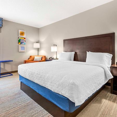 Hampton Inn Мебан Экстерьер фото